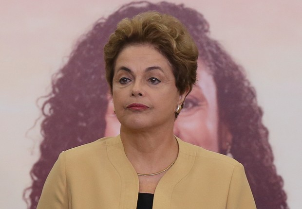A presidente Dilma Rousseff participa de cerimônia de anúncio da prorrogação da permanência dos médicos brasileiros formados no exterior e estrangeiros no Programa Mais Médicos (Foto: Lula Marques/Agência PT)