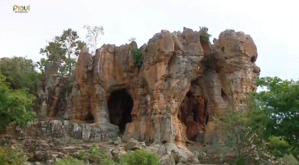 Pedra do Castelo, formação rochosa que dá nome ao município — Foto: Reprodução /TV Clube