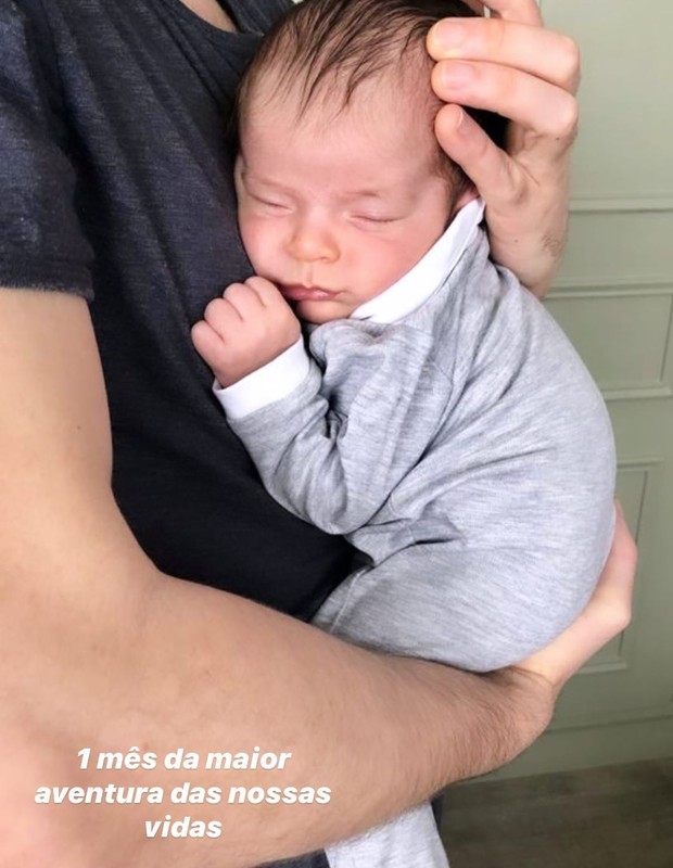 Titi Muller celebra um mês do filho (Foto: Reprodução/Instagram)
