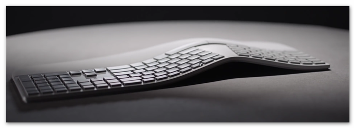 Novo teclado ergonômico da Microsoft (Foto:Reprodução/YouTube) 