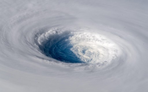 Do Espaco Astronauta Registra Imagens Impressionantes Do Tufao Trami Revista Galileu Meio Ambiente
