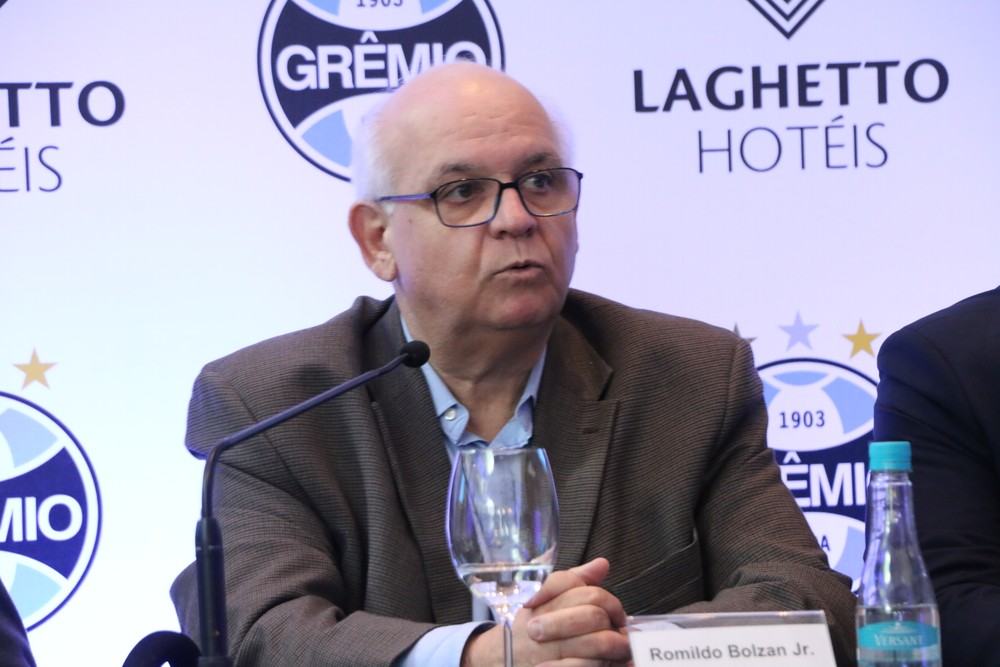 Presidente diz que conta com Bolaños, mas admite que jogador cogita sair do Grêmio