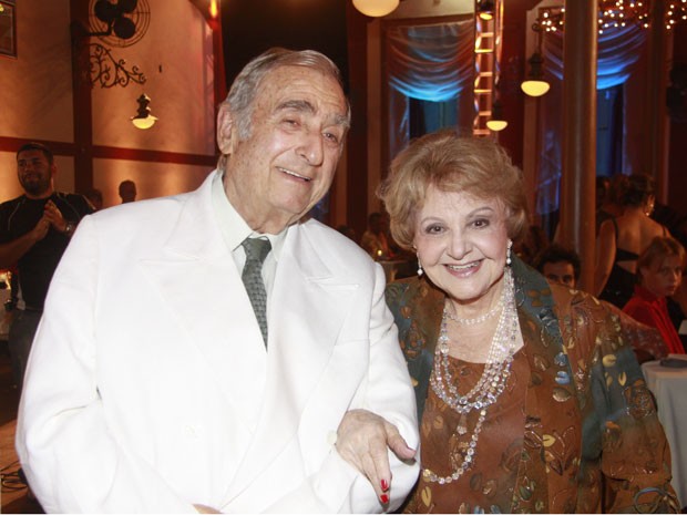 Elias Gleizer e a parceira de cena Eva Todor, em Caminho das Índias, em 2009 (Foto: TV Globo)