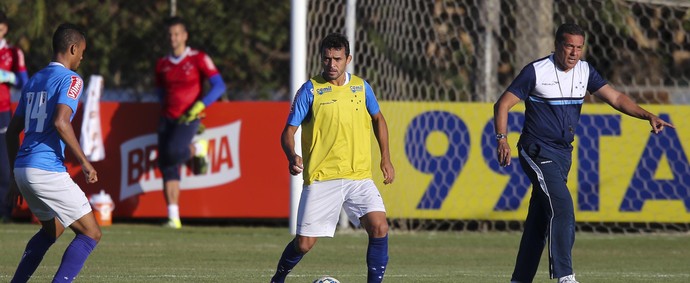 Fábio vê Luxa dedicado e reconhece sinal de alerta ligado no Cruzeiro