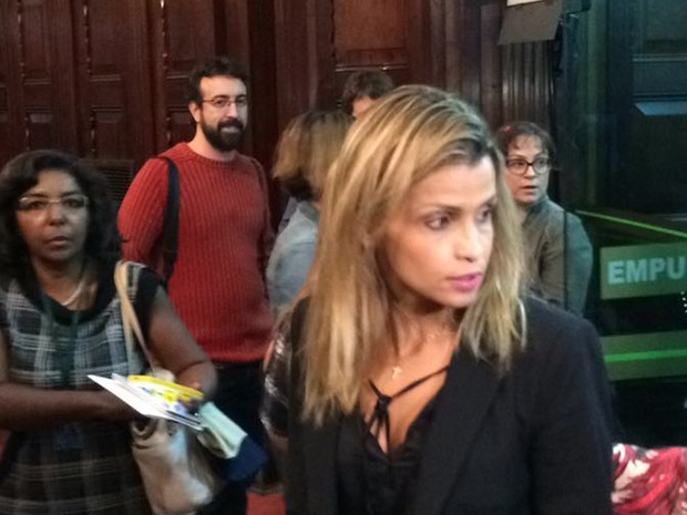 Cristiana Bento chega para participar de audiência pública na Alerj (Foto: Henrique Coelho/G1)