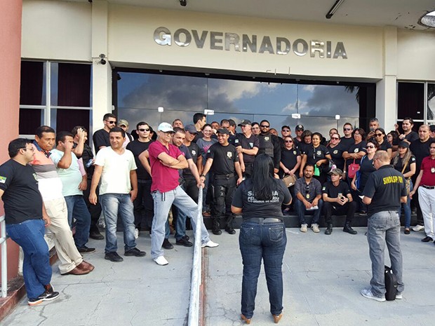 Agentes protestaram em frente a entrada do prédio da Governadoria, no Centro Administrativo, em Natal (Foto: Divulgação/ Sindasp)