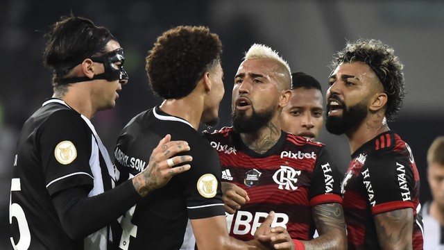 Cuesta, Vidal, Gabigol em Botafogo x Flamengo
