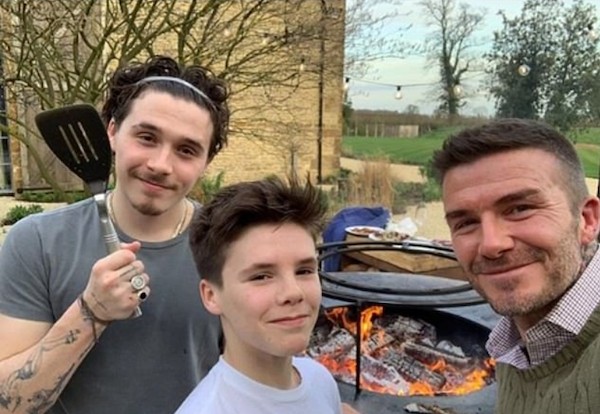 David Beckham com dois dos filhos (Foto: Instagram)