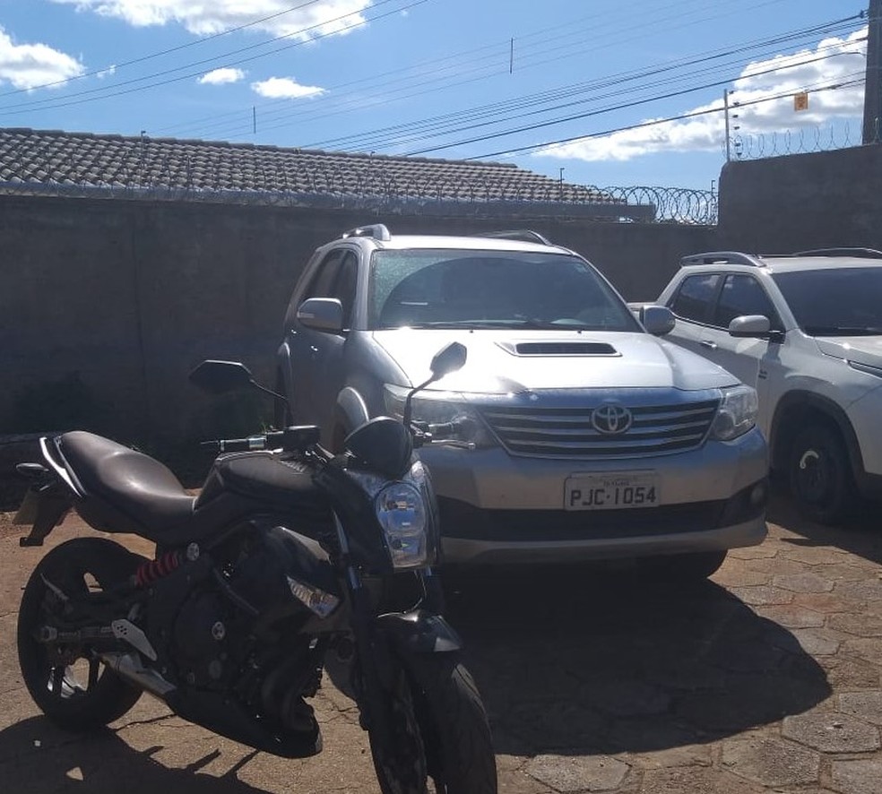 Empresário que vendeu respiradores falsos à Prefeitura de Rondonópolis (MT) tem veículos apreendidos pela polícia — Foto: Polícia Civil de Mato Grosso/Assessoria