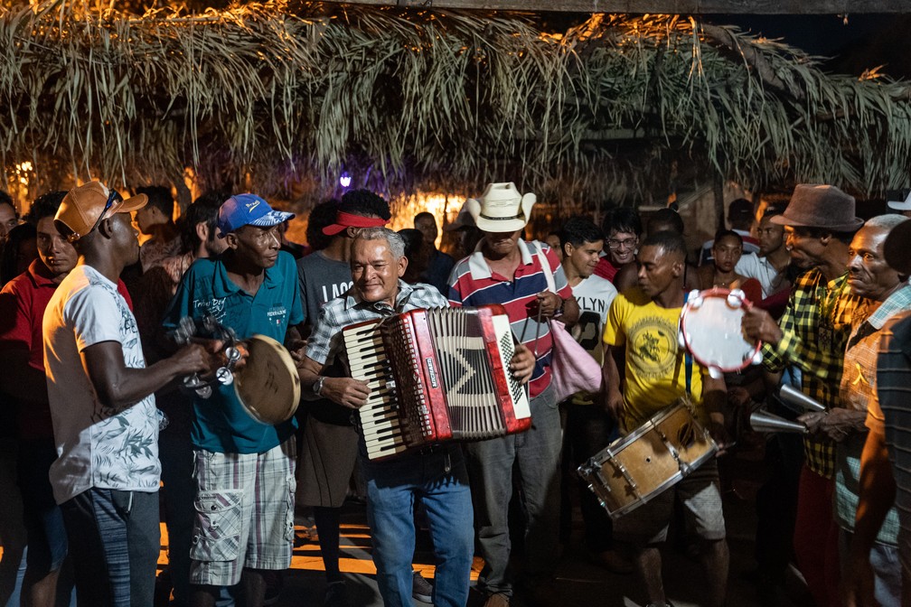 Mistura de festa com romaria dura uma semana e acontece na comunidade Vão de Almas, no Quilombo Kalunga, em Goiás — Foto: Fábio Tito/G1