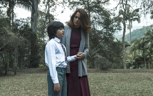 Claudia Abreu elogia ator mirim de 'Desalma': "Diálogo de igual para igual"