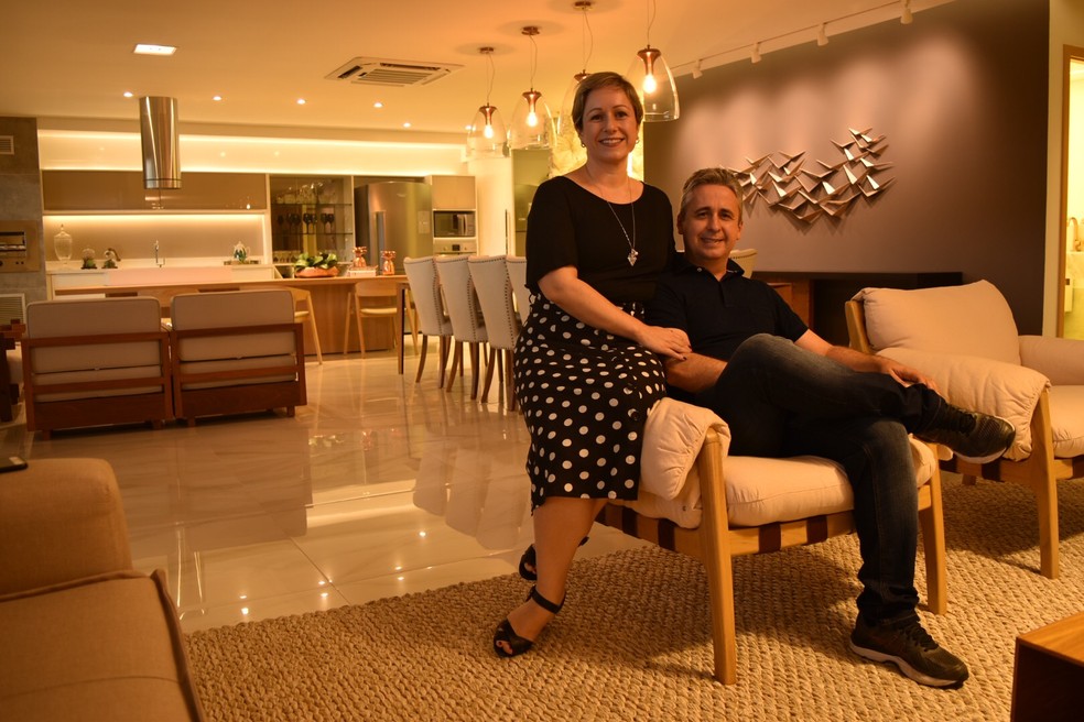 Casal de empresÃ¡rios Cristiane GalvÃ£o e Alessandro GalvÃ£o, no decorado do Marista Prime, em GoiÃ¢nia â€” Foto: Murillo Velasco/G1