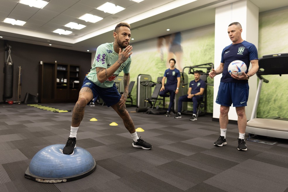 Neymar faz fisioterapia no hotel da seleção brasileira — Foto: Lucas Figueiredo / CBF