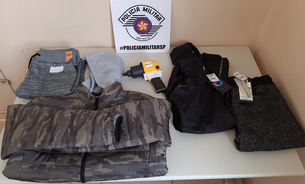Mercadorias furtadas foram recuperadas pela Polícia Militar — Foto: Polícia Militar