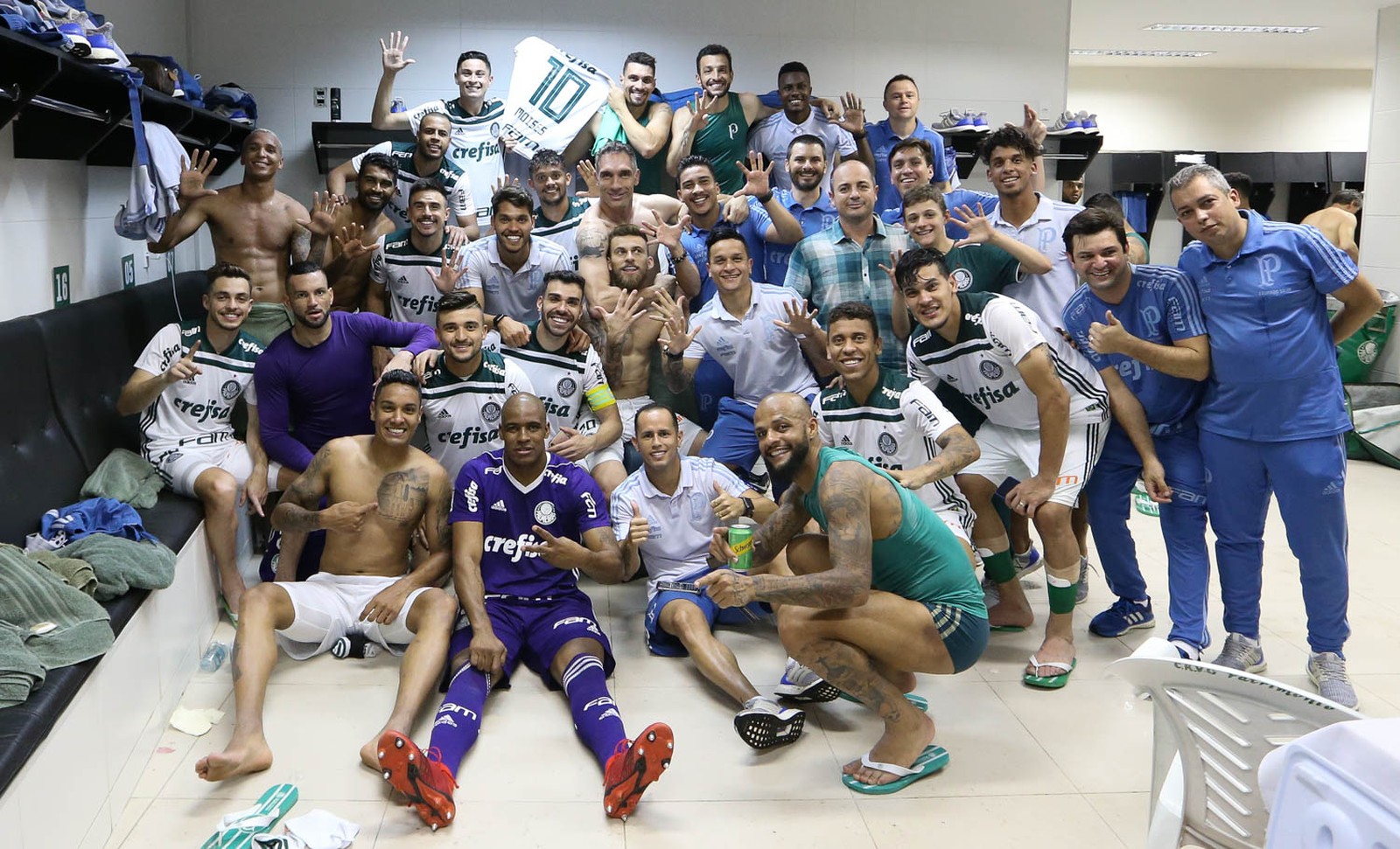 Com sondagem de rival e sem renovação, Jailson destaca Felipão: Formamos uma família