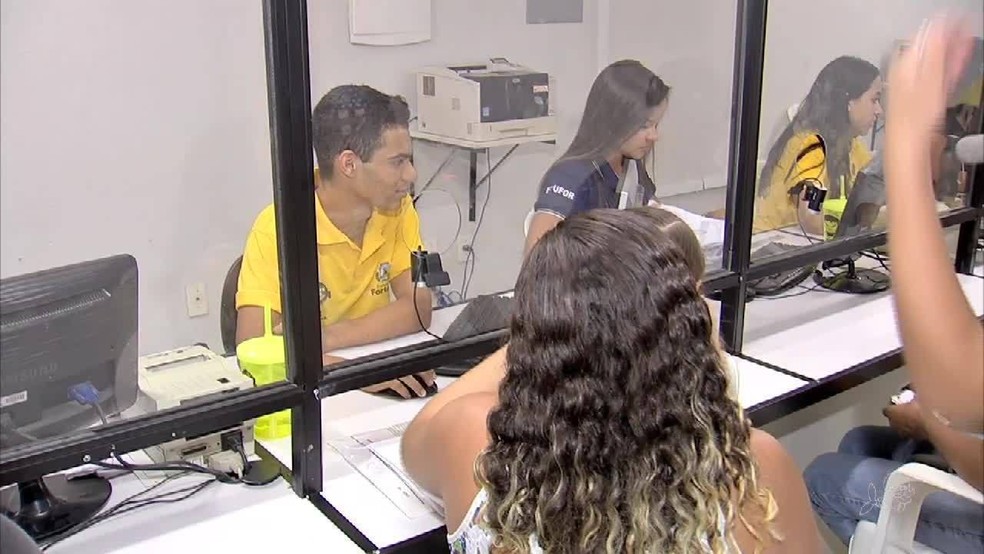 Carteira de estudante em Fortaleza tem validade prorrogada até 1º de julho (Foto: TV Verdes Mares/Reprodução)