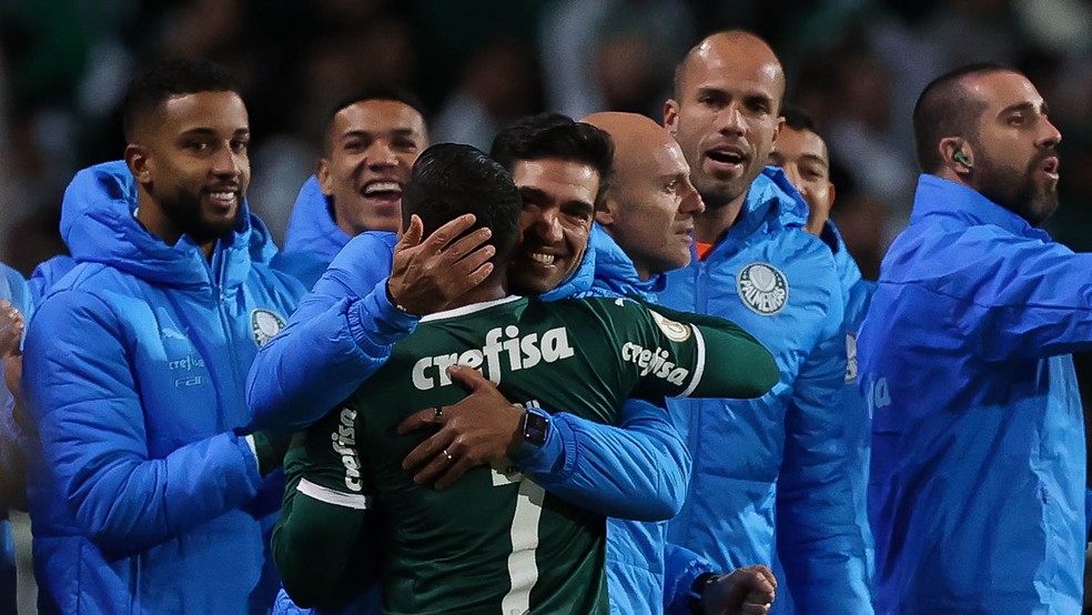 Abel Ferreira e Dudu comemoram gol do Palmeiras contra o Coritiba — Foto: Cesar Greco / Ag. Palmeiras