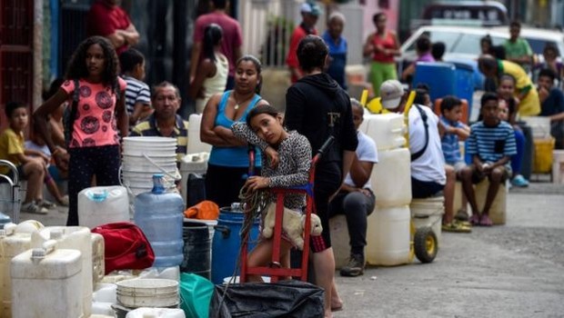 A crise na Venezuela afeta profundamente a população que não tem água, comida e remédios (Foto: AFP via BBC)