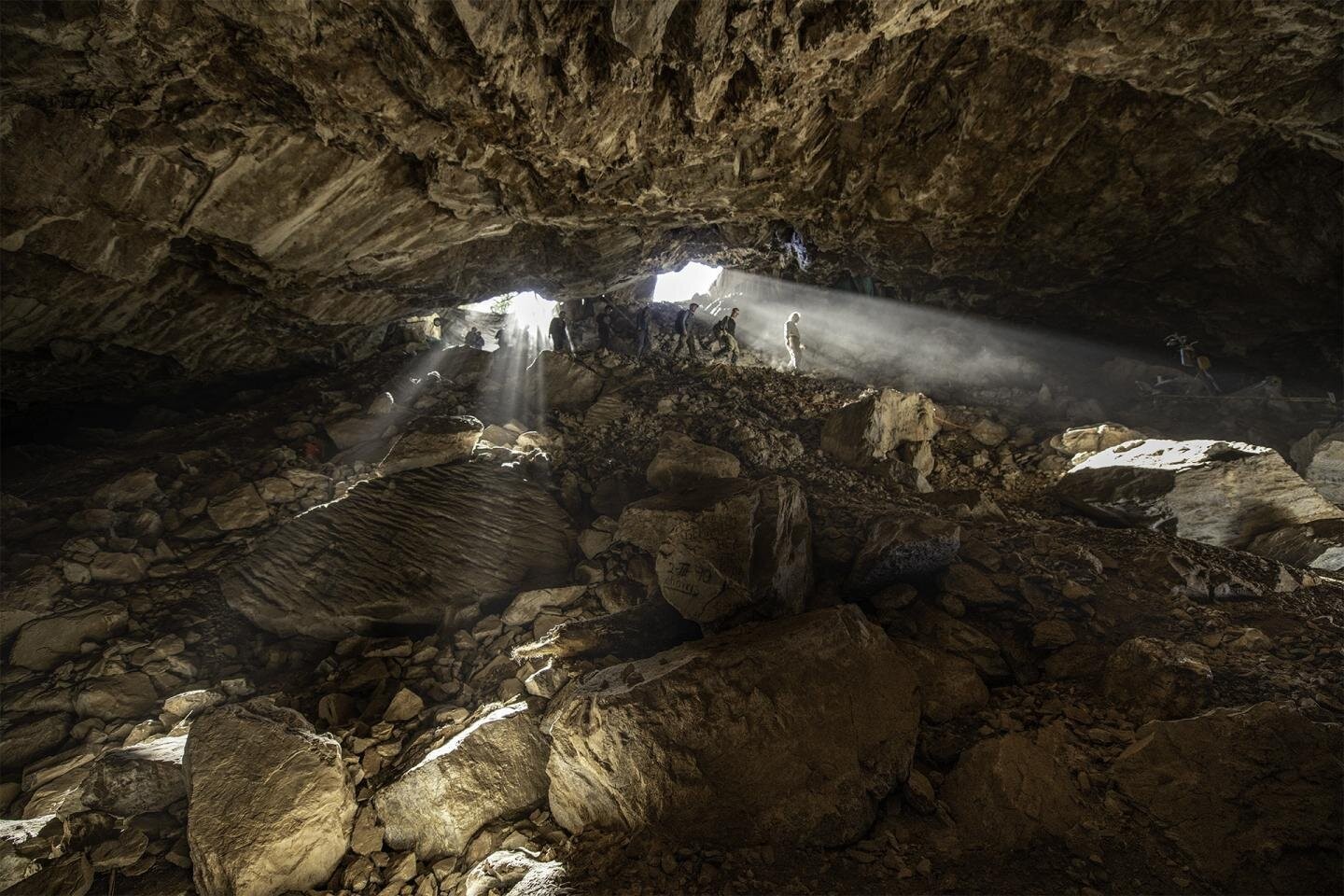 Fezes depositadas há cerca de 16 mil anos por ursos norte-americanos foram encontradas na caverna de Chiquihuite, no México (Foto: Devlin A. Gandy)