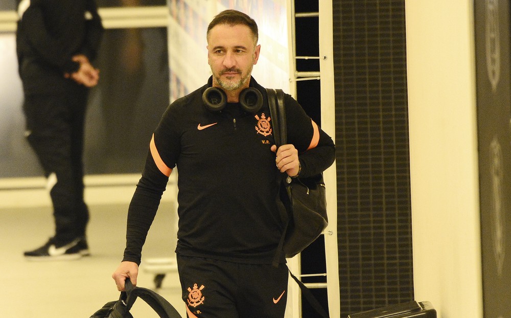 ANÁLISE: VP volta a viver momentos de pressão no Corinthians e não se ajuda com declarações controversas