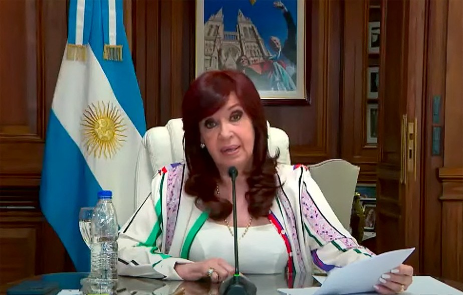 Cristina, que é favorita nas primárias presidenciais da coalizão governista, falou do seu Gabinete do Senado