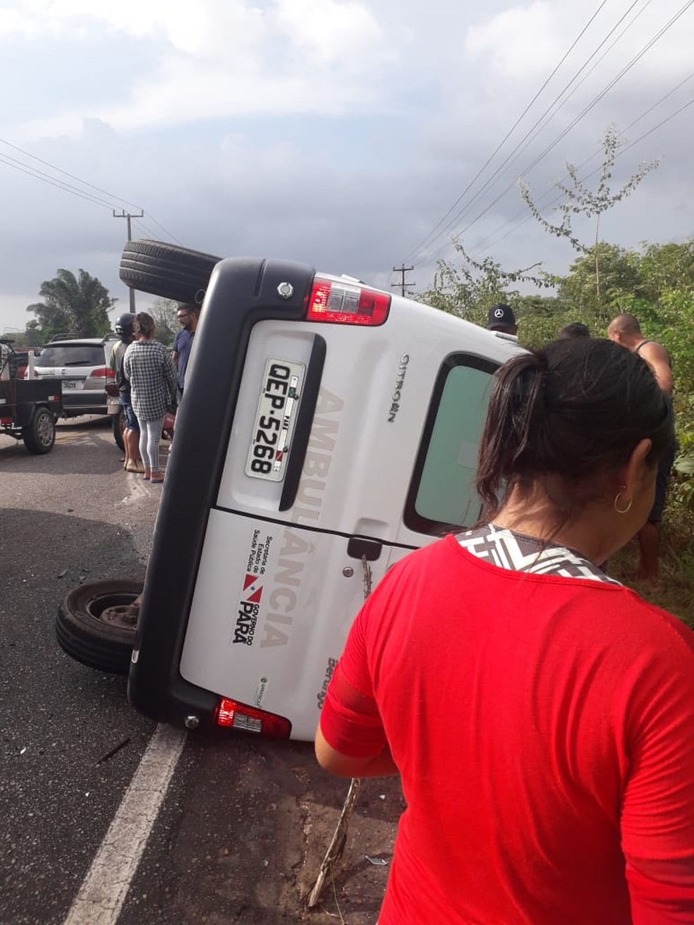 acidente ambulancia viatura — Foto: Policia Militar 