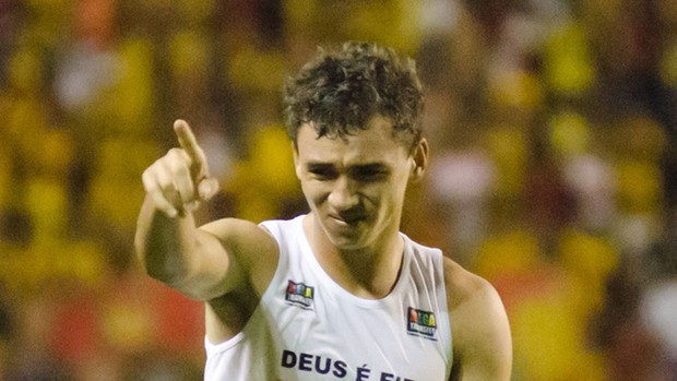 Ídolo Ruan Mais leve após o primeiro gol, Ruan espera se firmar no Sport ...