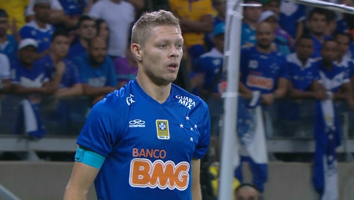 Marlone minimiza vaias da torcida e agradece oportunidade de ser titular