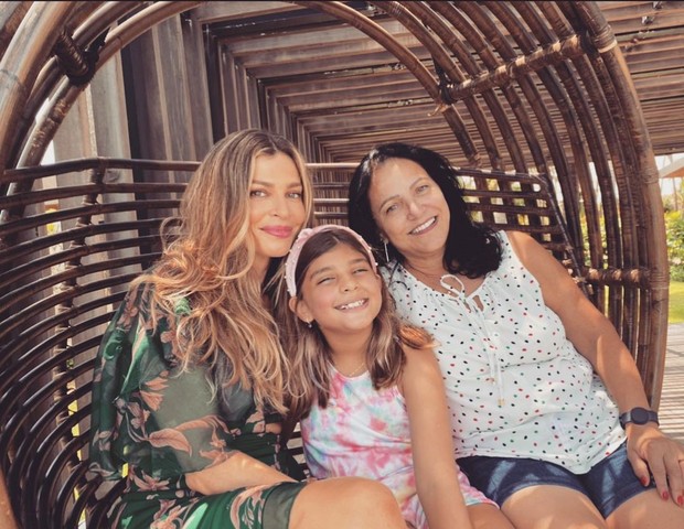 Grazi Massafera posa ao lado de filha e mãe (Foto: Reprodução/Instagram)