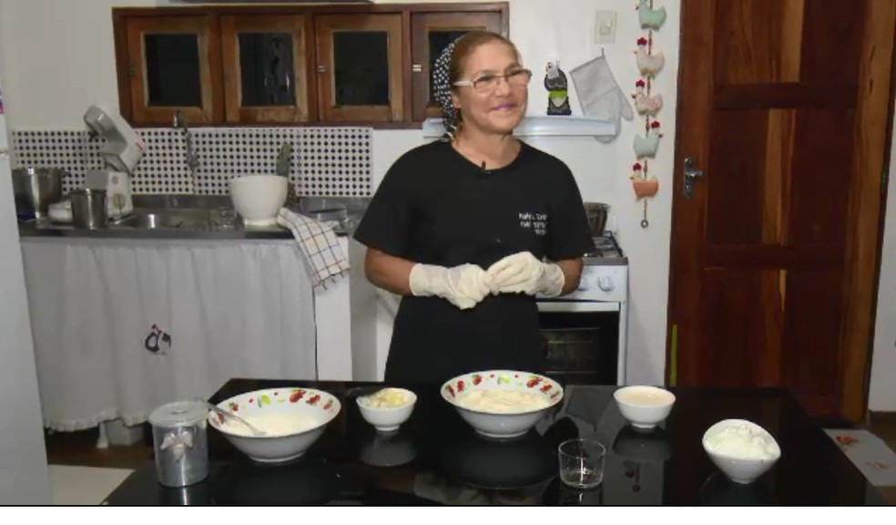 Doceira Nete Silva ensina bolo gelado de abacaxi — Foto: Reprodução/Rede Amazônica