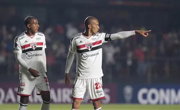 São Paulo perde zagueiros e diretoria nega reforçar setor