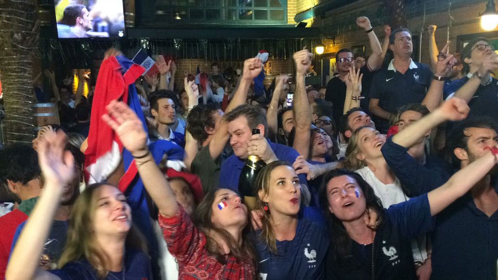 Franceses comemoram a vitÃ³ria contra a CroÃ¡cia na final da Copa do Mundo da RÃºssia (Foto: Paula Paiva Paulo/G1)