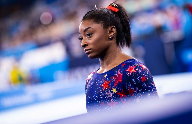 TOKYO, JAPAN - JULY 25: (BILD ZEITUNG OUT) Simone Biles ,  compete on day two during the qualification of the women in gymnastics at the Olympic Games at Ariake Gymnastics Centre on July 25, 2021 in Tokyo, Japan. (Photo by Tom Weller/DeFodi Images via Get (Foto: DeFodi Images via Getty Images)