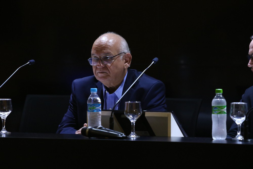 Grêmio enfrenta concorrência no mercado e atrasa anúncio de reforços para 2020
