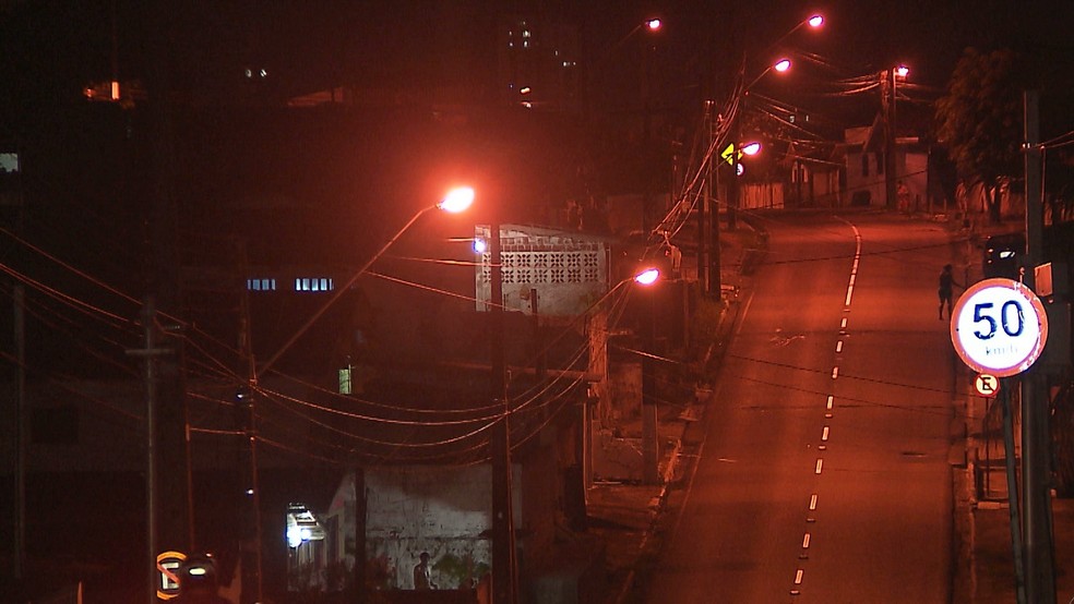 Adolescentes foram baleados em uma rua do bairro do Rangel, em JoÃ£o Pessoa (Foto: ReproduÃ§Ã£o/TV Cabo Branco)