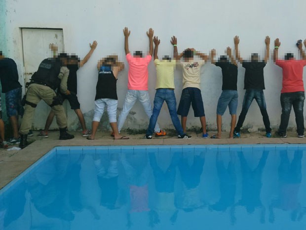 Segundo polícia, adolescentes participavam de uma festa de aniversário. (Foto: Divulgação/ PM-BA)