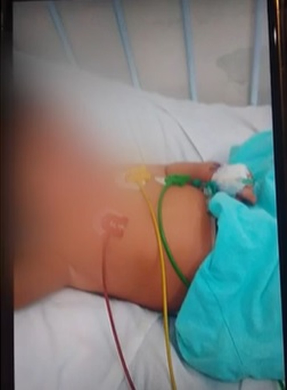 A filha de oito meses foi socorrida a Santa Casa de São Paulo após ser encontrada com sinais de desidratação. — Foto: Reprodução/TV Globo