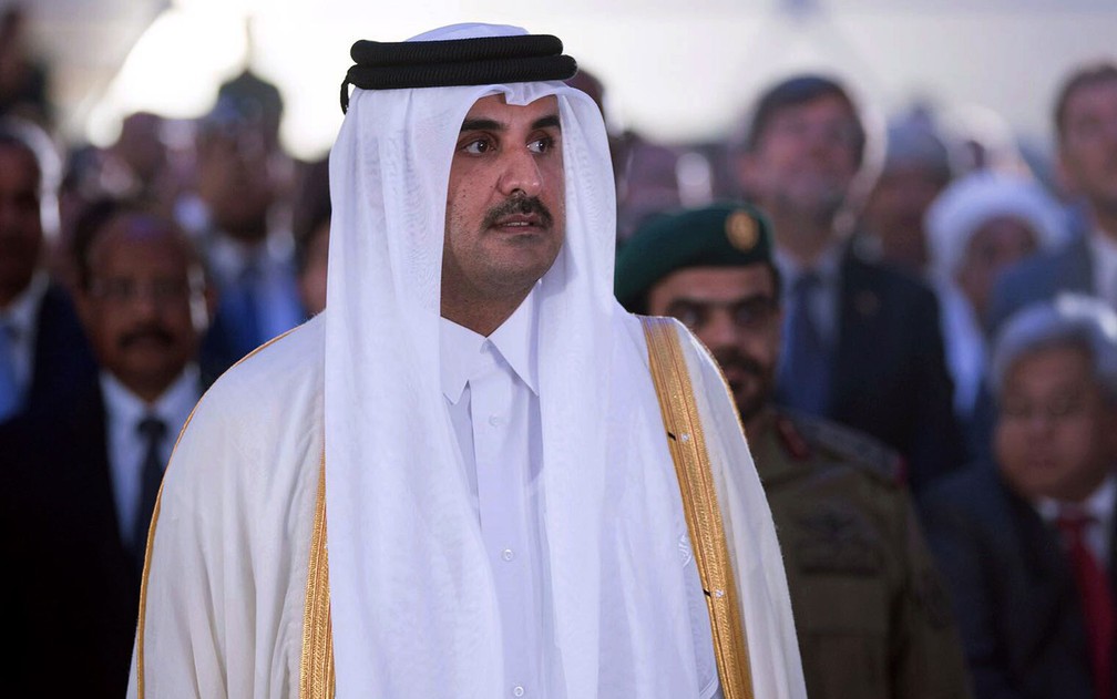 O emir do Catar, Sheikh Tamim bin Hamad Al-Thani, durante a inauguração do novo Porto Hamad, em Doha, no dia 5 de setembro de 2017 — Foto: Handout/Qatar News Agency/AFP