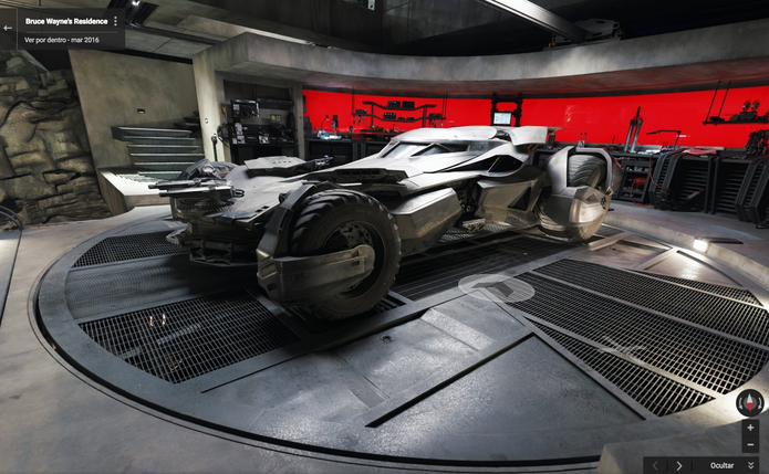 Garagem na Caverna do Batman revela batmóvel e oficina tecnológica do herói (Foto: Divulgação/Google)
