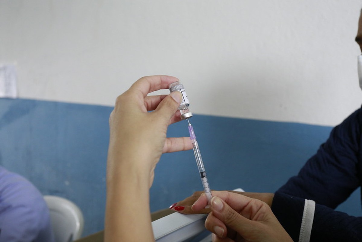Guarujá antecipa vacinação contra a Covid-19 para pessoas de 24 e 25 anos a partir desta sexta - Vimarsana News
