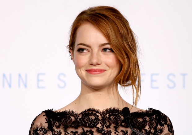   Emma Stone é naturalmente loira, mas os cabelos ruivos caíram como uma luva (Foto: Getty Images)