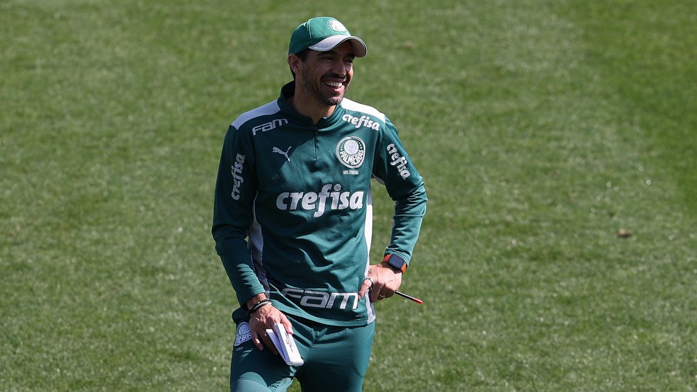 Abel Ferreira durante treino do Palmeiras na Academia de Futebol — Foto: Cesar Greco