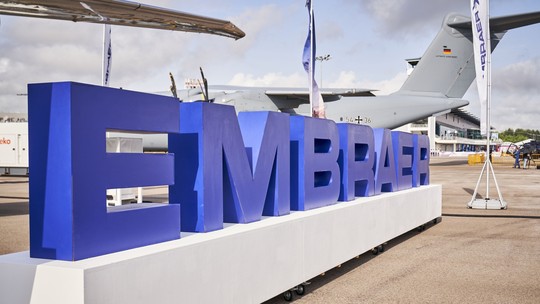 Embraer reitera previsão de receita de US$ 8 bi em 2027 e diz que voltará a produzir 100 aviões comerciais por ano