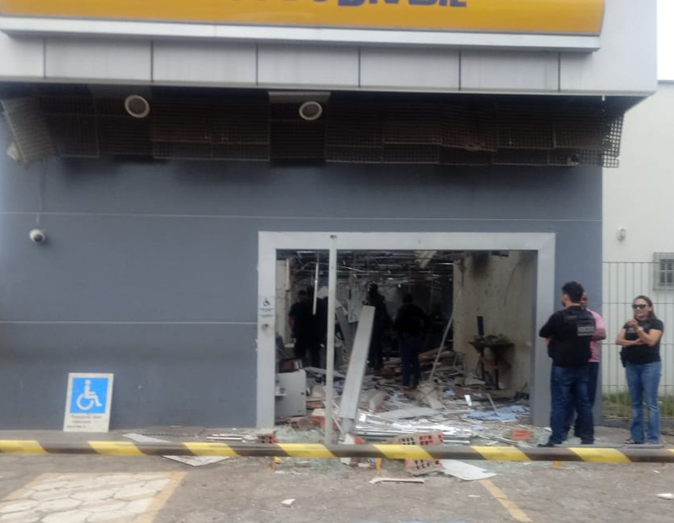 AgÃªncia do Banco do Brasil atacada por bandidos em Humberto de Campos â€” Foto: Domingos Moraes / ColaboraÃ§Ã£o