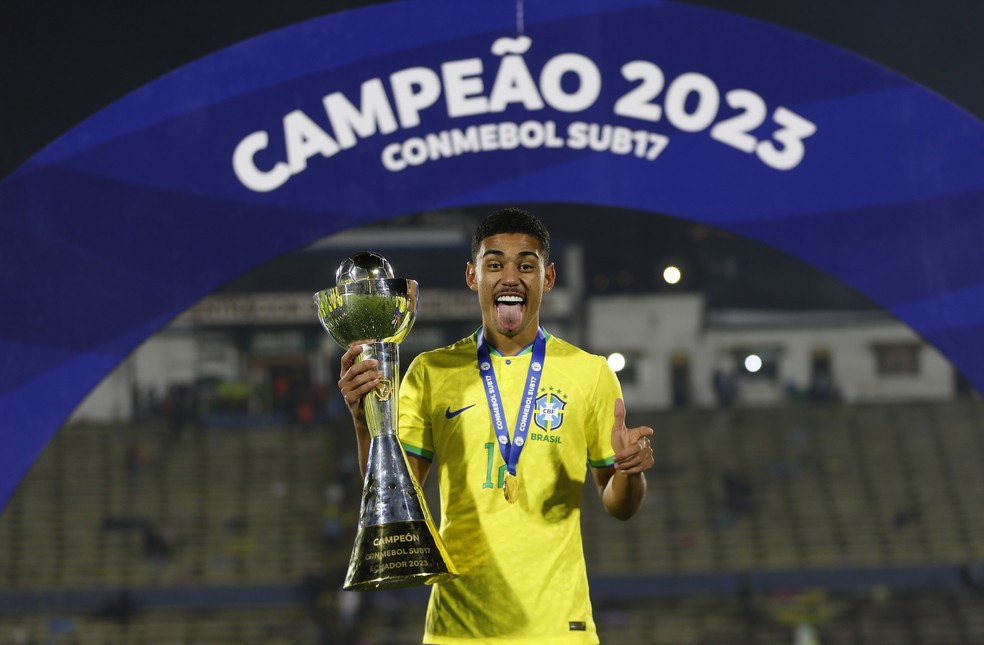 Riquelme Fillipi comemora título do sul-americano sub-17 pela seleção brasileira — Foto: Rafael Ribeiro/CBF