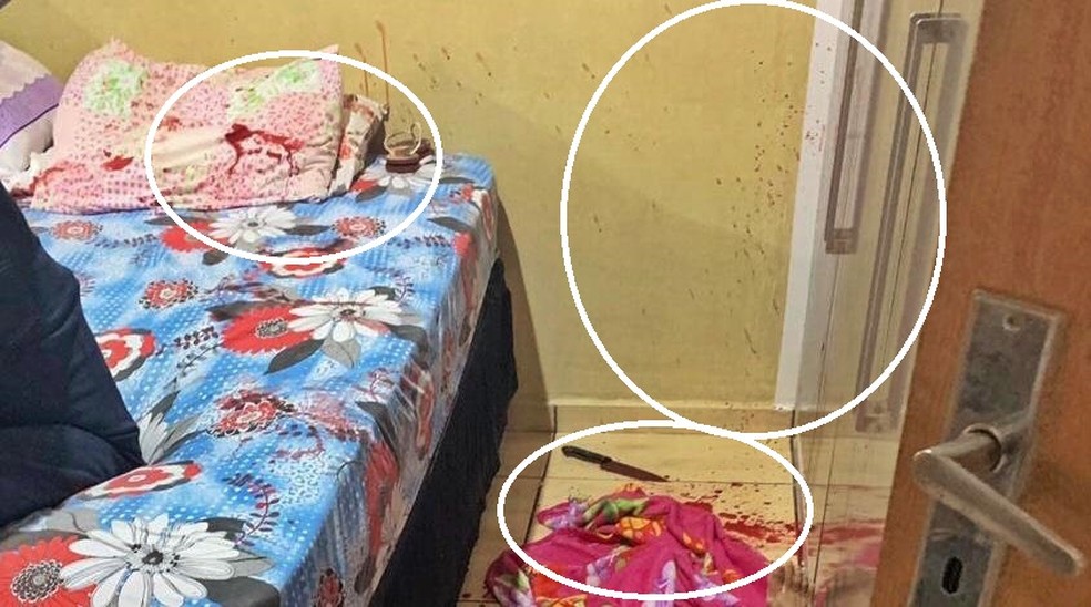 No quarto onde a mulher foi morta, manchas de sangue na parede, no chão e na cama — Foto: Polícia Civil/Divulgação