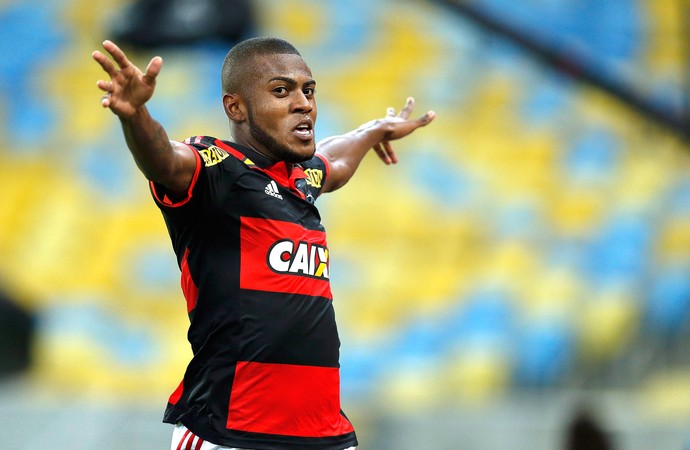 Cirino admite favoritismo, mas cobra concentração diante do Nova Iguaçu