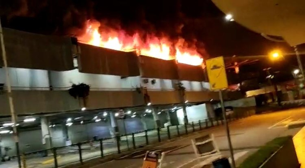 Corpo de Bombeiros foi acionado para incêndio na parte de cima da Rodoviária de Rio Preto — Foto: Arquivo Pessoal