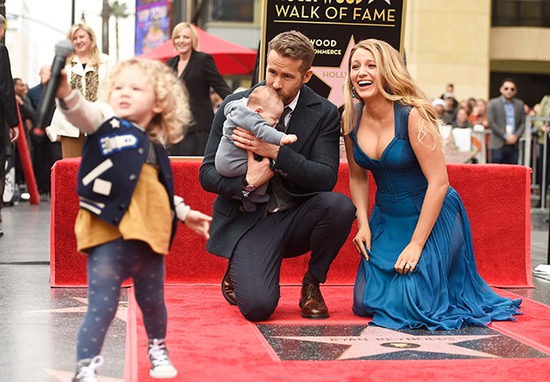 Blake Lively, Ryan Reynolds e suas filhas (Foto: Getty Images)