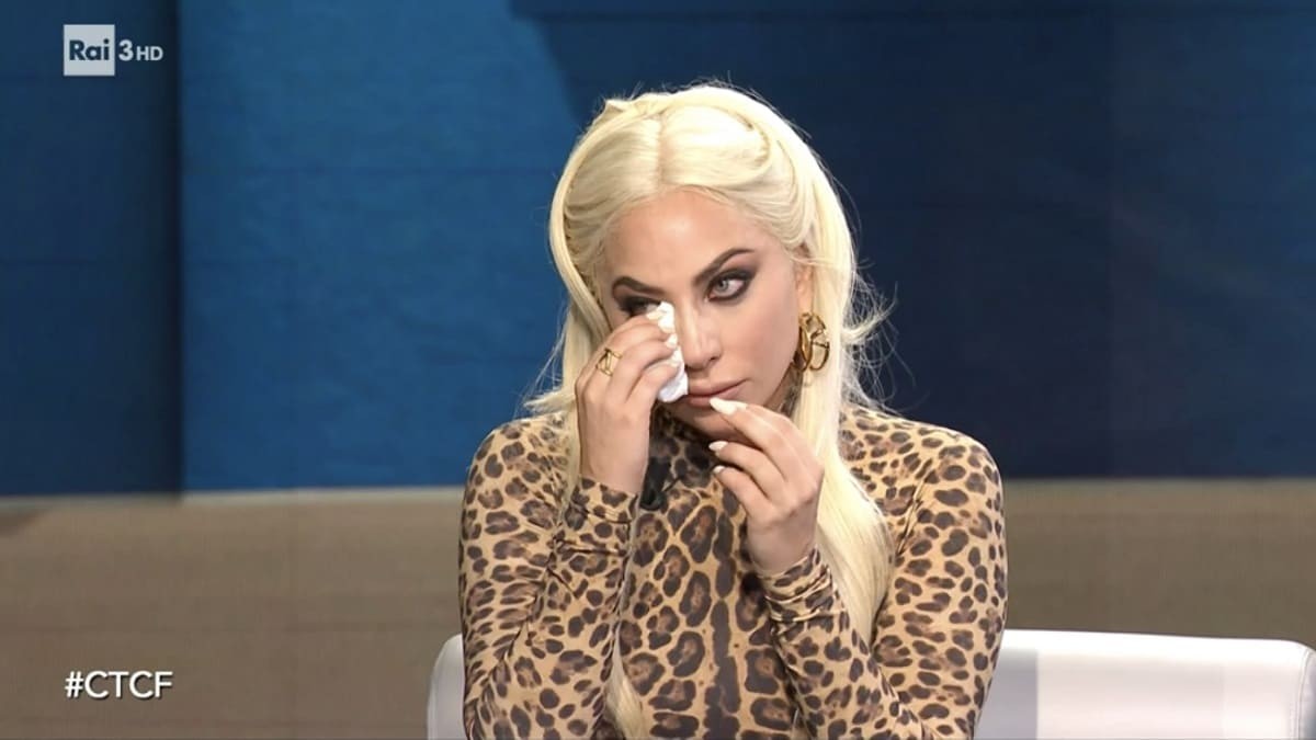 Lady Gaga se emociona ao rever carreira em quadro da TV italiana (Foto: Reprodução)